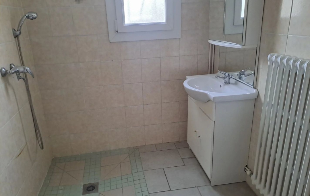 AGENCE TEMPLUM : Appartement | SORGUES (84700) | 67 m2 | 750 € 